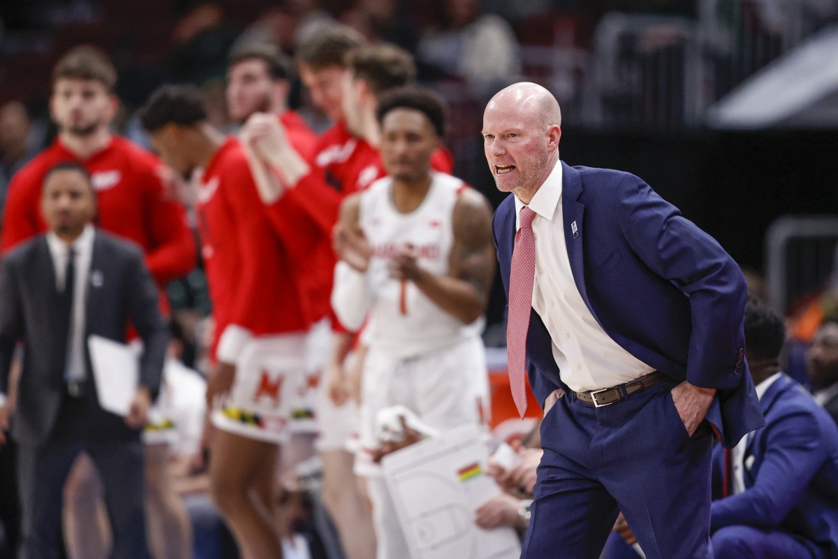 Maryland Terrapins head coach Kevin Willard directs his team against the Minnesota Golden Gophers during the first half at United Center.